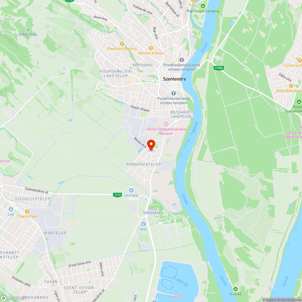 Kátyú, Gyöngyvirás utca 1. és 3. előtt bejelentés helye