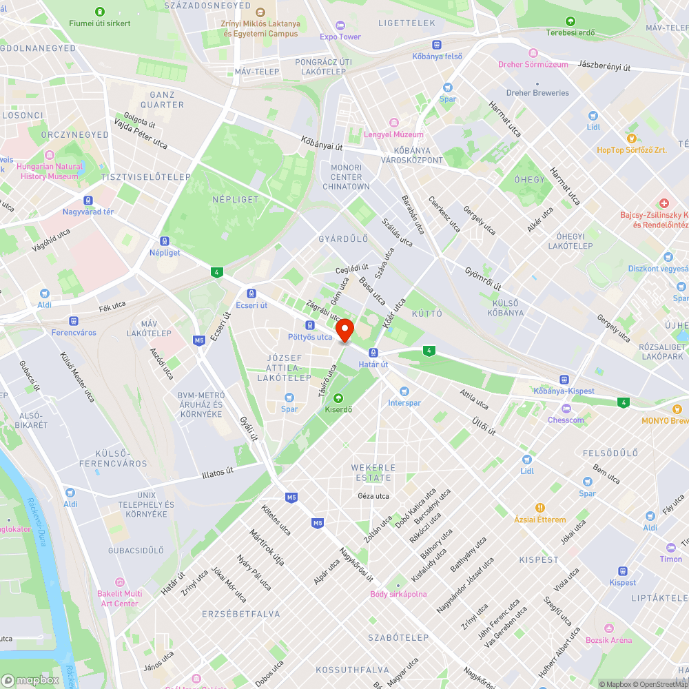 Gusztustalan, leszakadt reklám molinó bejelentés helye