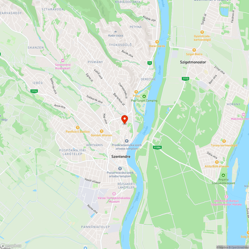 Széttört, nyomvályús útpadka az Ábrányi villa előtt bejelentés helye