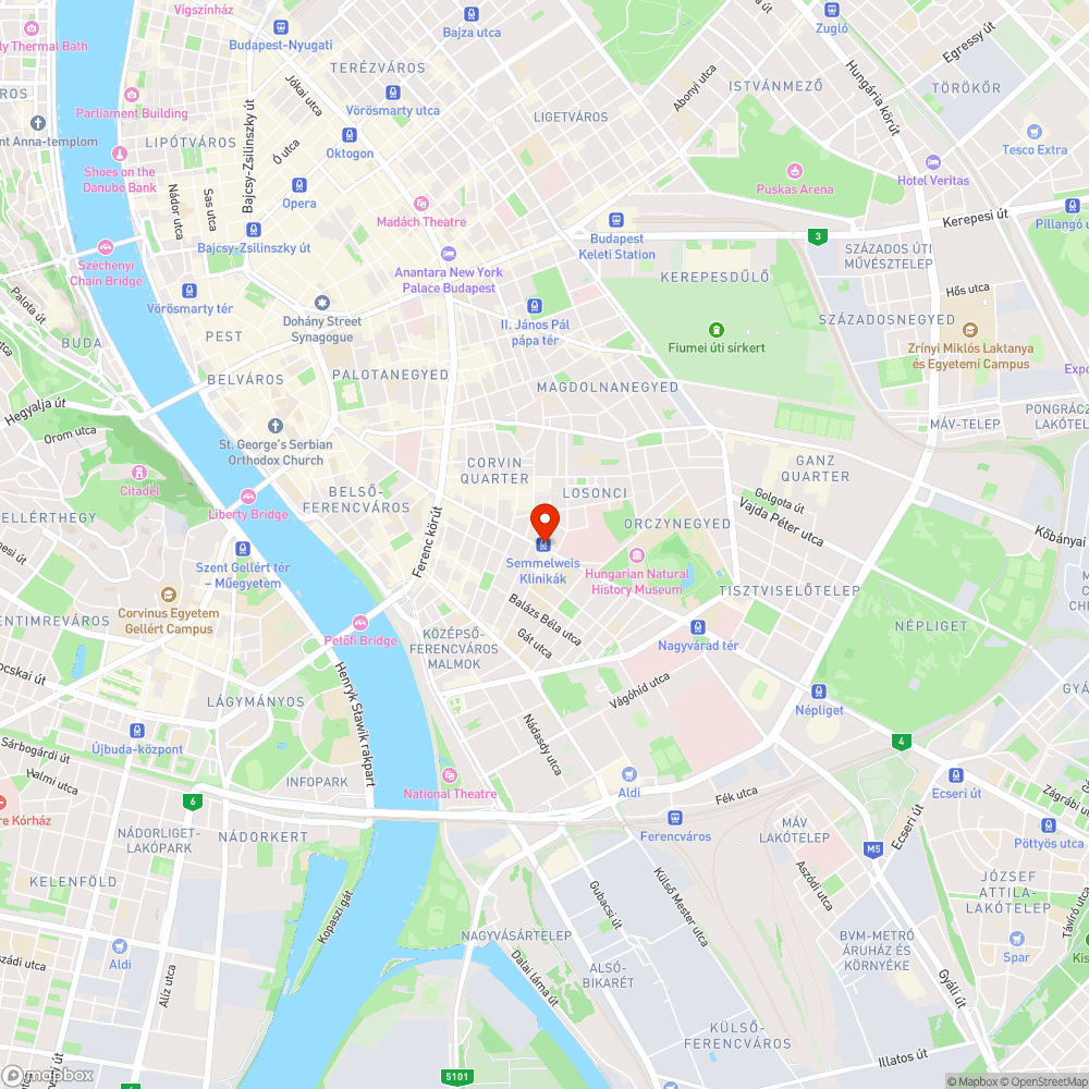 Akadályokkal tarkított tér Bárczi Gusztáv Szakiskola előtt bejelentés helye