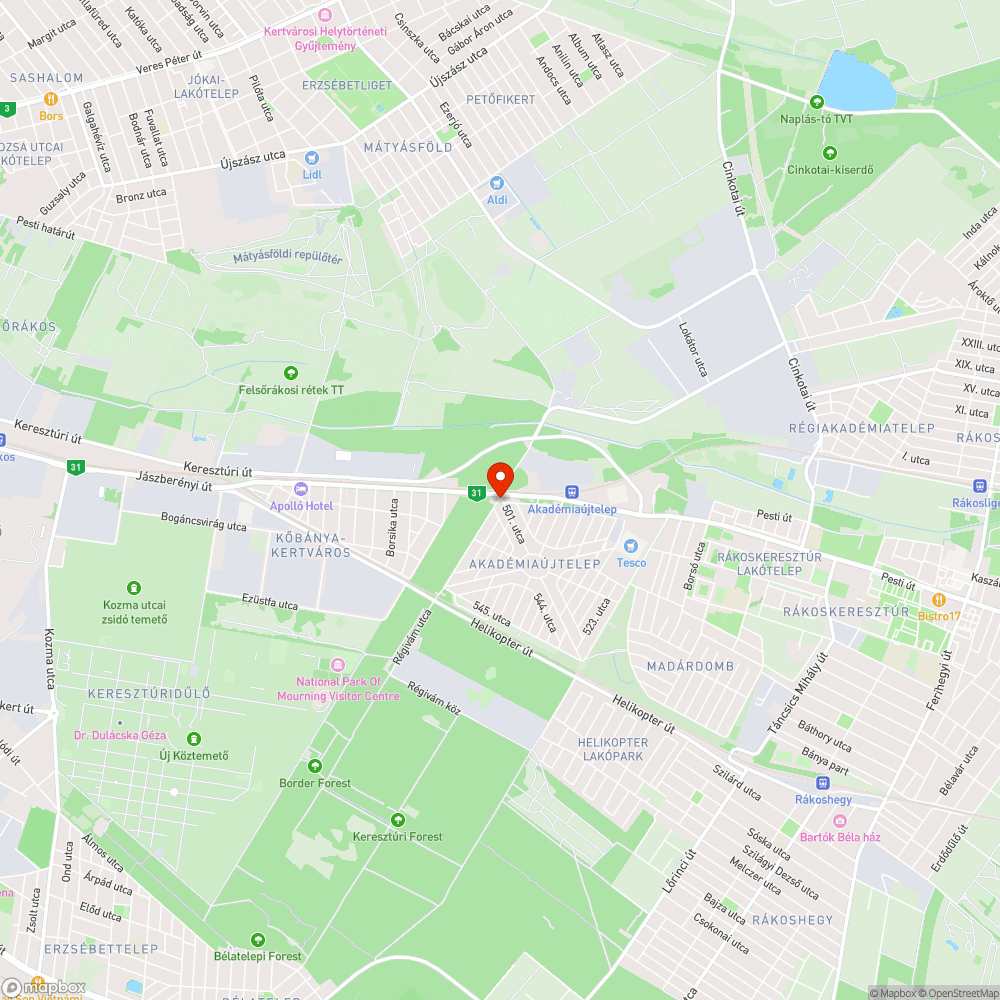 Kidöntött KRESZ tábla 501.-526. u. sarkán bejelentés helye
