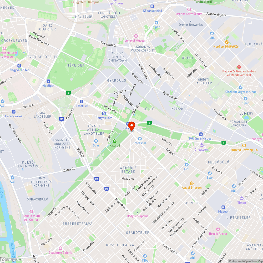 Földből kiálló éles betonvasak a járdán. (Határ út buszmegálló) bejelentés helye