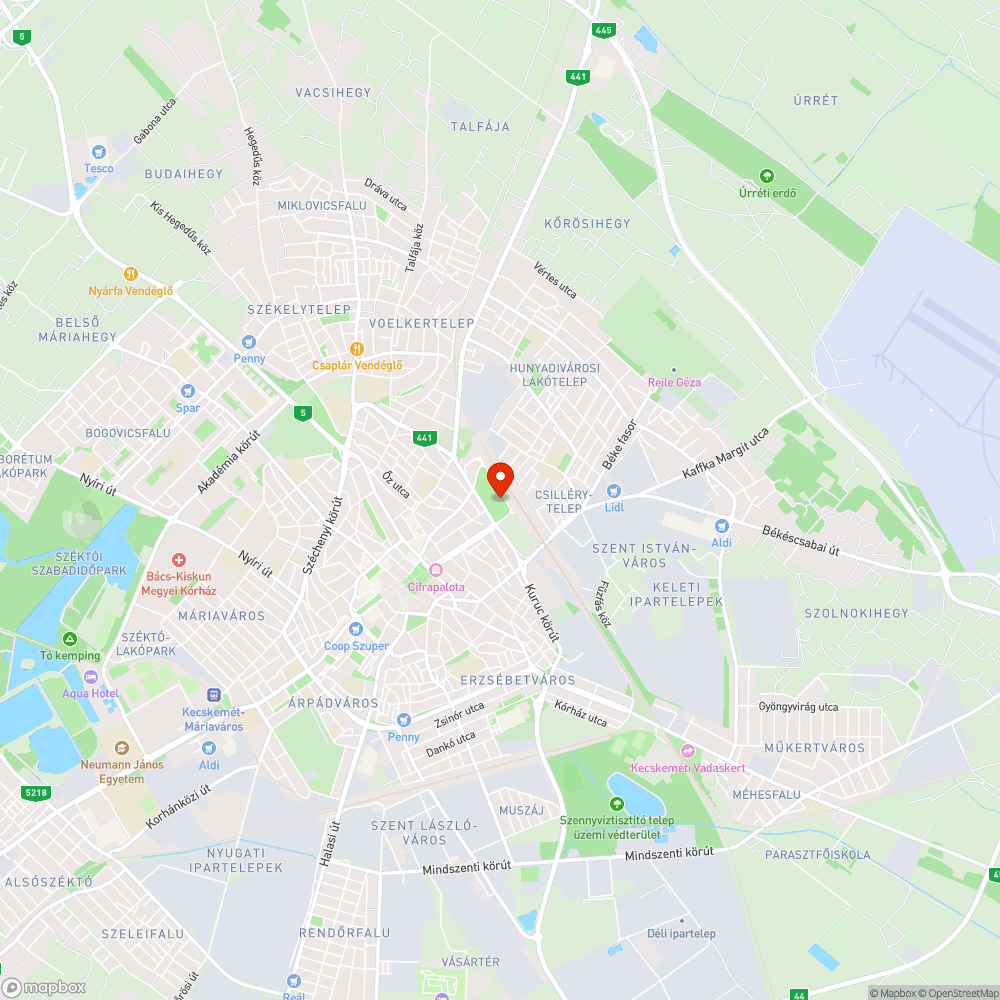 Sarokcsiszolóval megcsonkított pad a Vasútkertben bejelentés helye