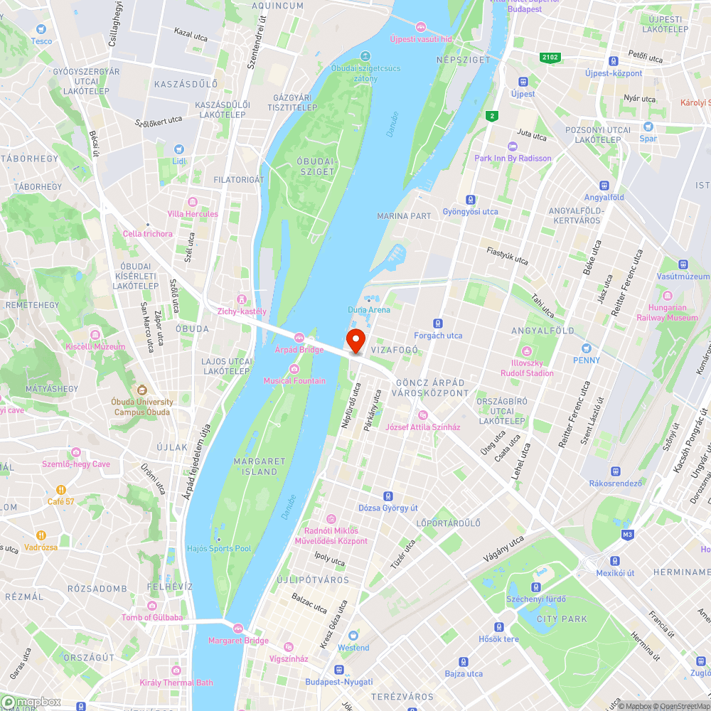 Buszra várókat fröcskölnek az autók esőben bejelentés helye