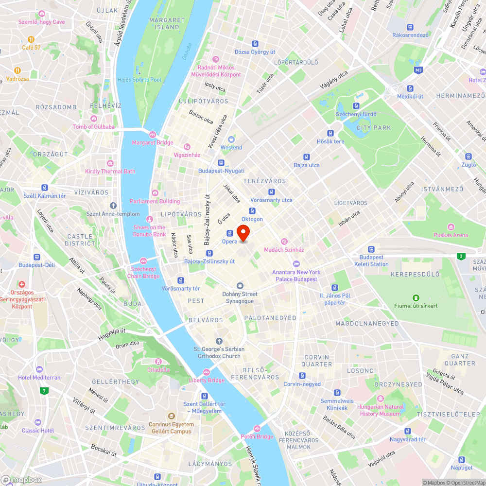 Kátyú a Király utca 44 előtti fekvőrendőr mögött bejelentés helye