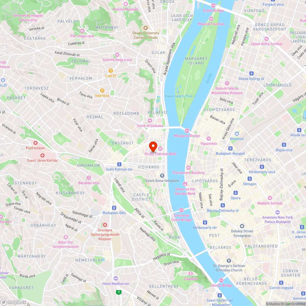 Lépcsős járdaszegély a kerékpárúton a Kacsa u / Medve u bejelentés helye