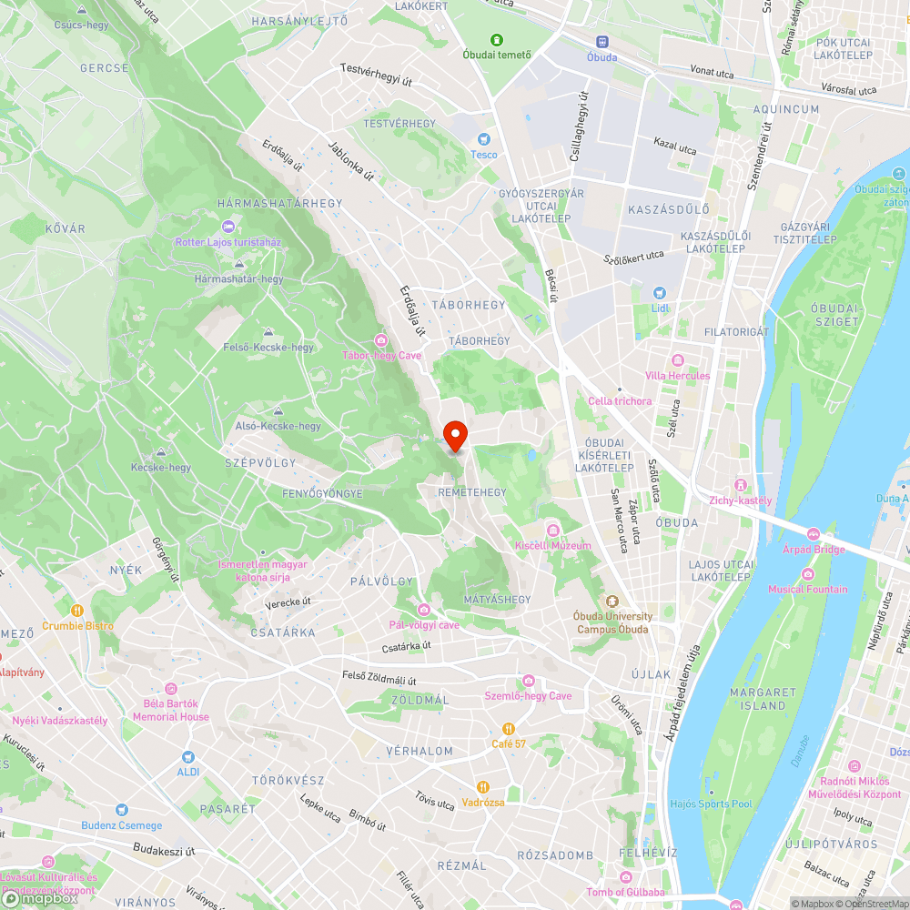 Budapest III. Máramaros köz 11. előtti kátyú bejelentés helye