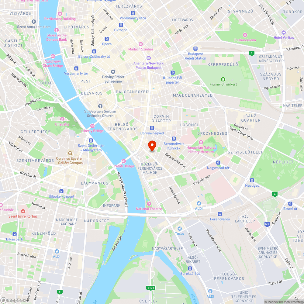 Olvashatatlanul kicsi betűk a táblákon bejelentés helye