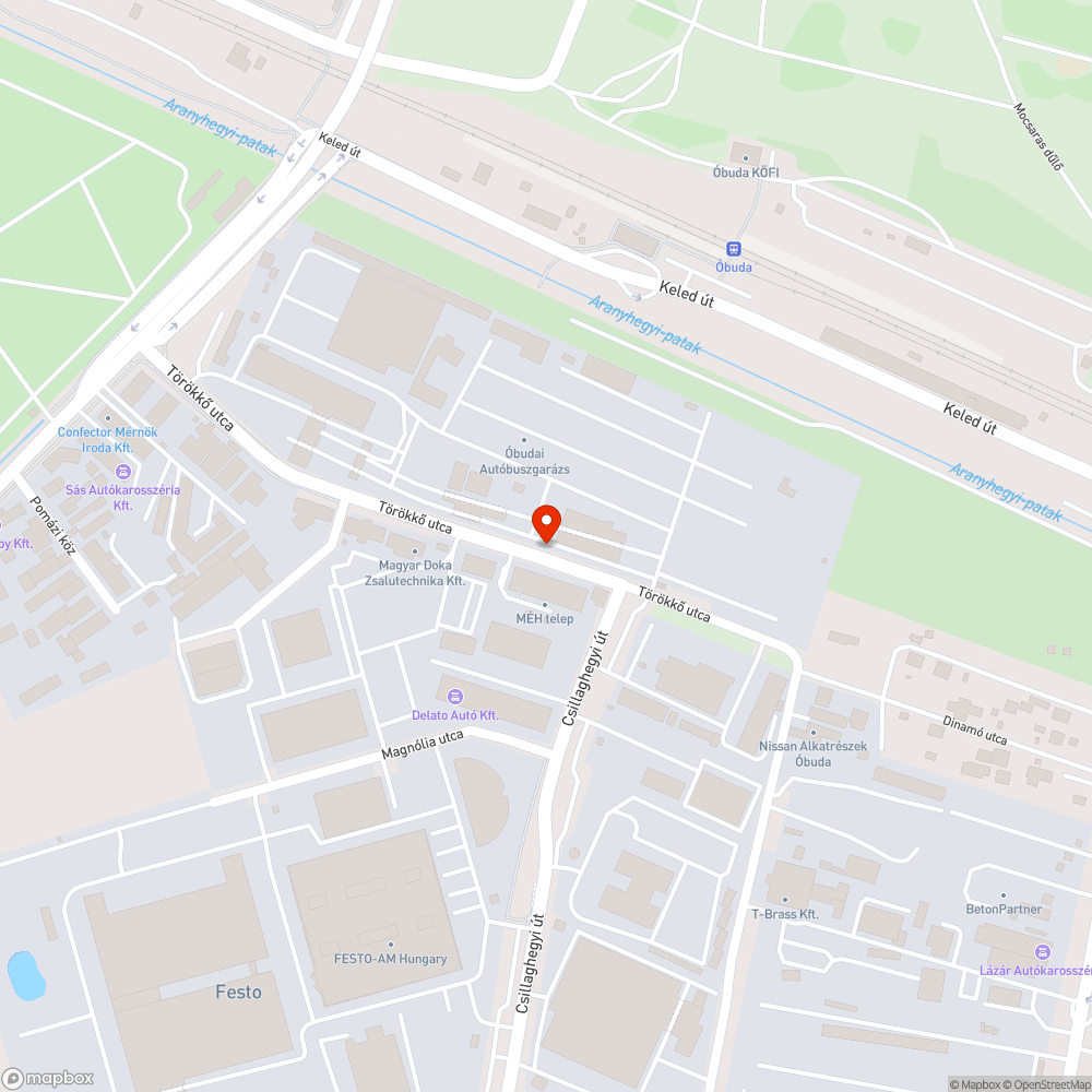 Töredezett és törmelékkel borított járda bejelentés helye