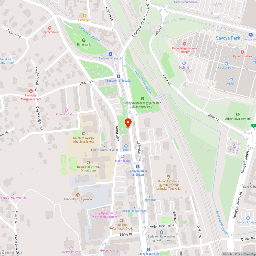 A telefonfülke ablaka ki van esve bejelentés helye