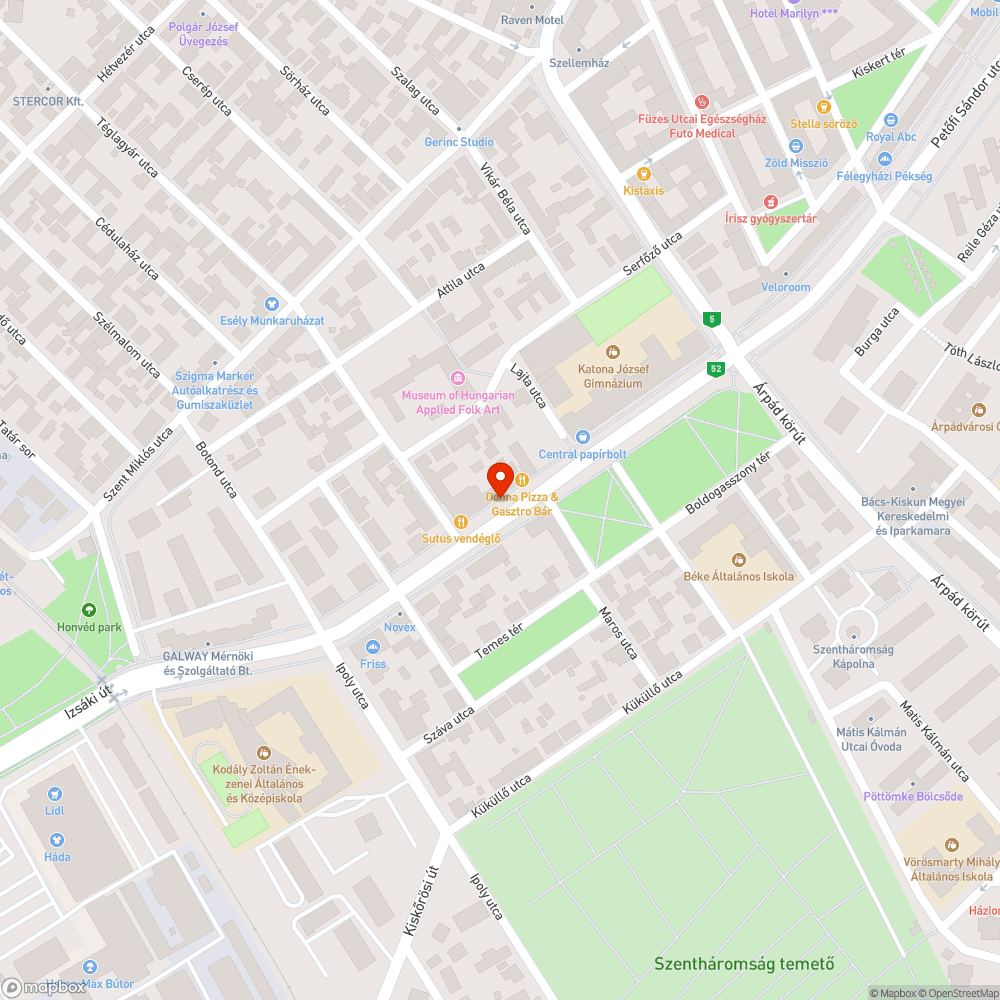 Rozsdás, ferde postaláda bejelentés helye