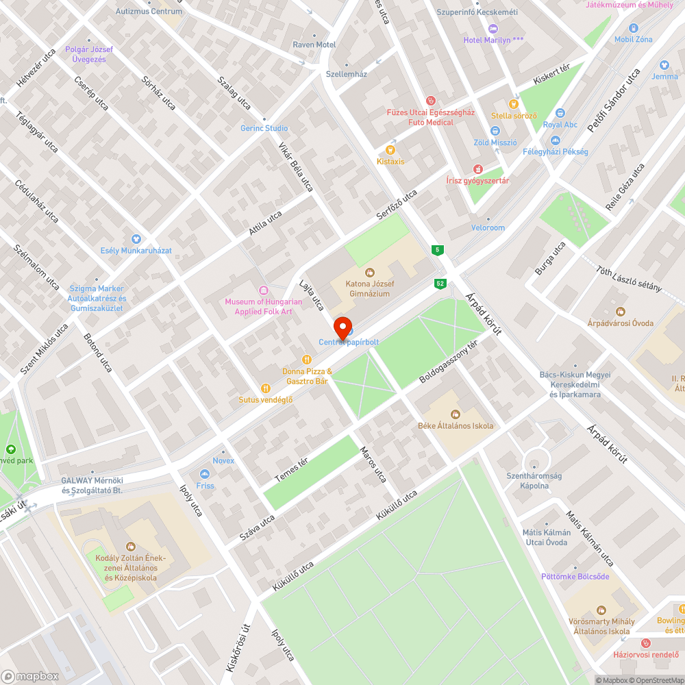 Rozsdás kerítés és felesleges keret bejelentés helye