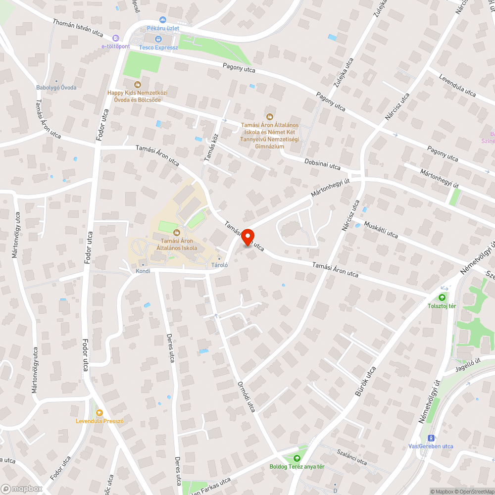 Kátyú a Tamási Áron utca - Mártonhegyi út sarkán bejelentés helye