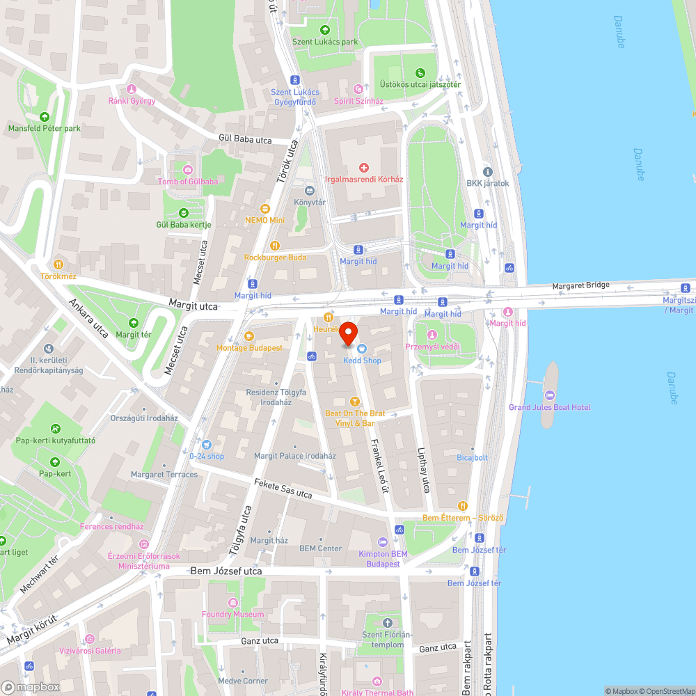 Megállni tilos tábla oldalt kókad bejelentés helye