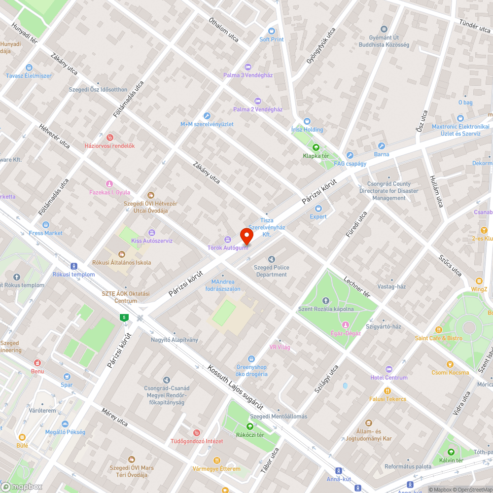 Beton tömb a zöldsávban - Párizsi krt. 15. bejelentés helye