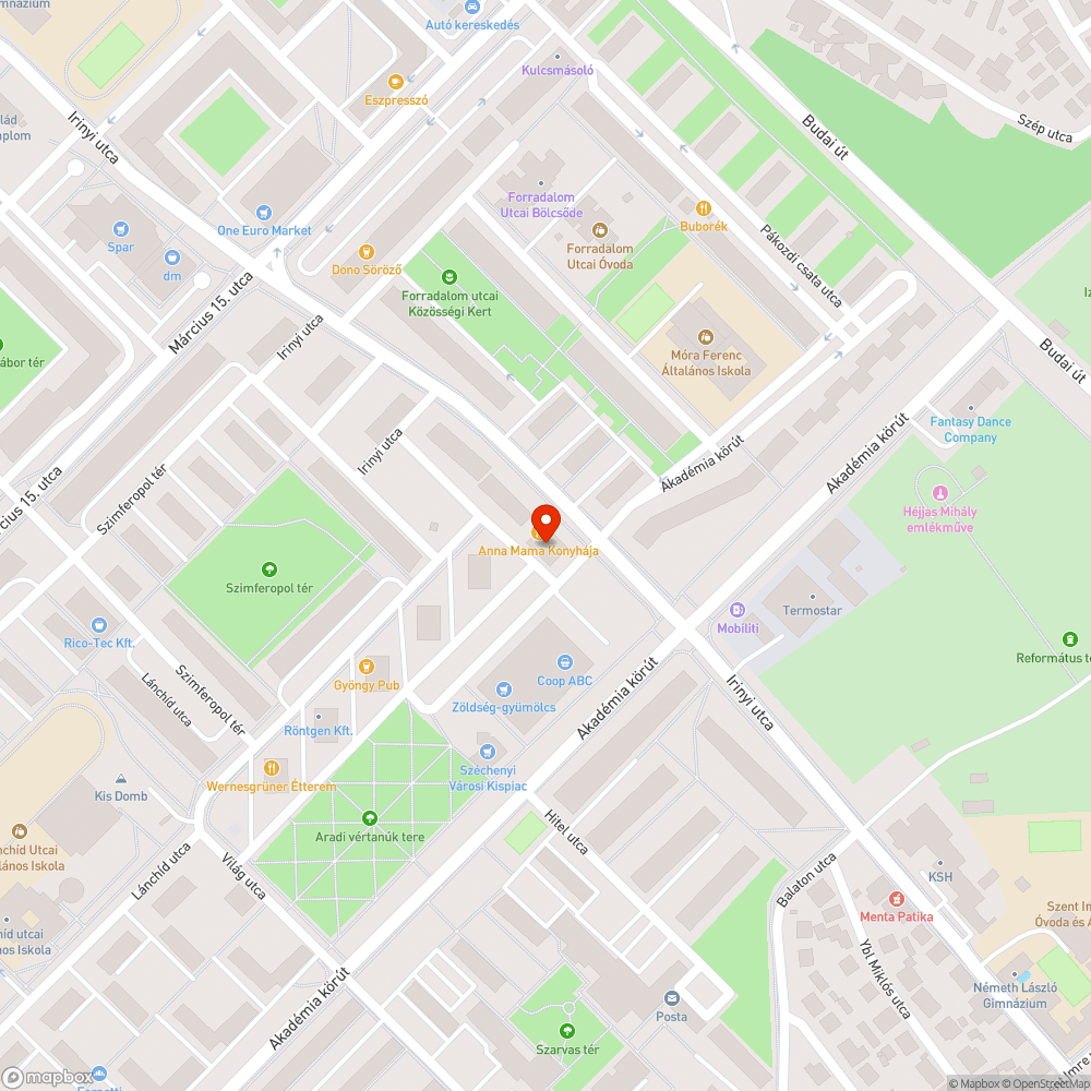 Több kisebb kátyú az Aradi vértanúk terén bejelentés helye