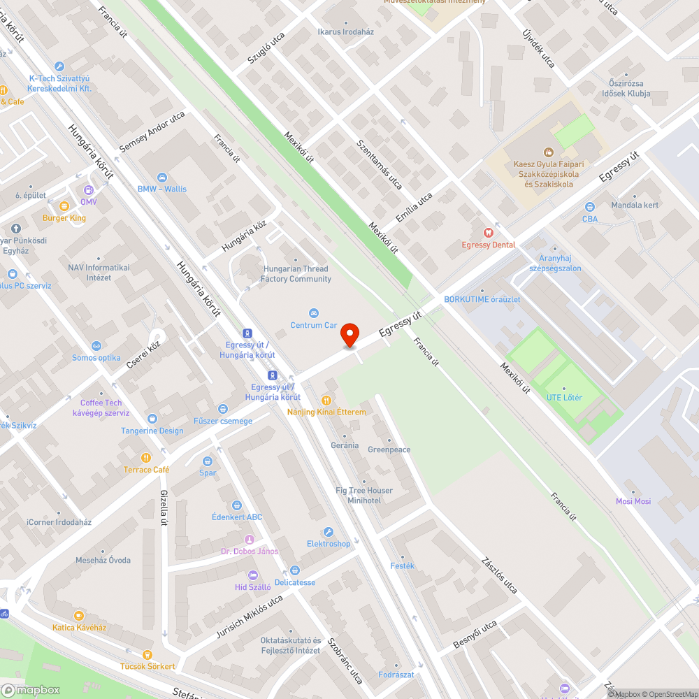 Buszmegállóba belógó növényzet, valamint föld a járdára. bejelentés helye