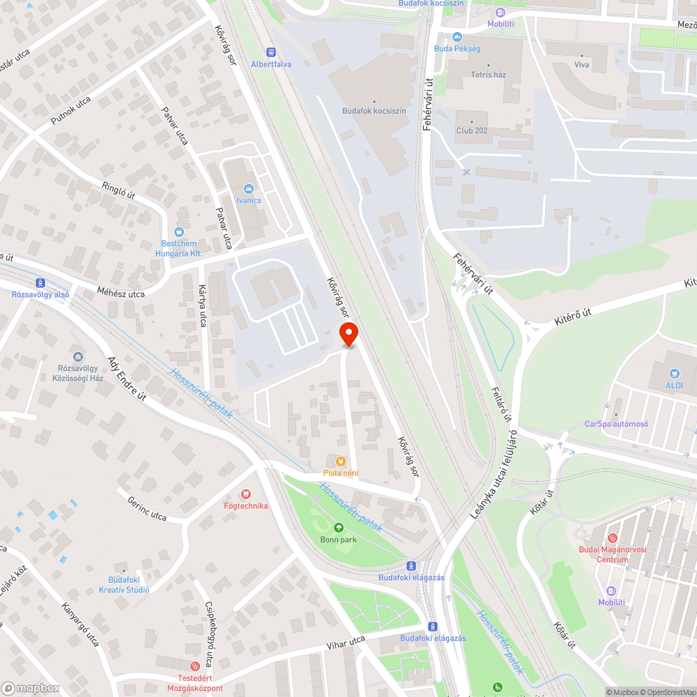 Fa és gaz, gondtalanul növekednek az árokban bejelentés helye