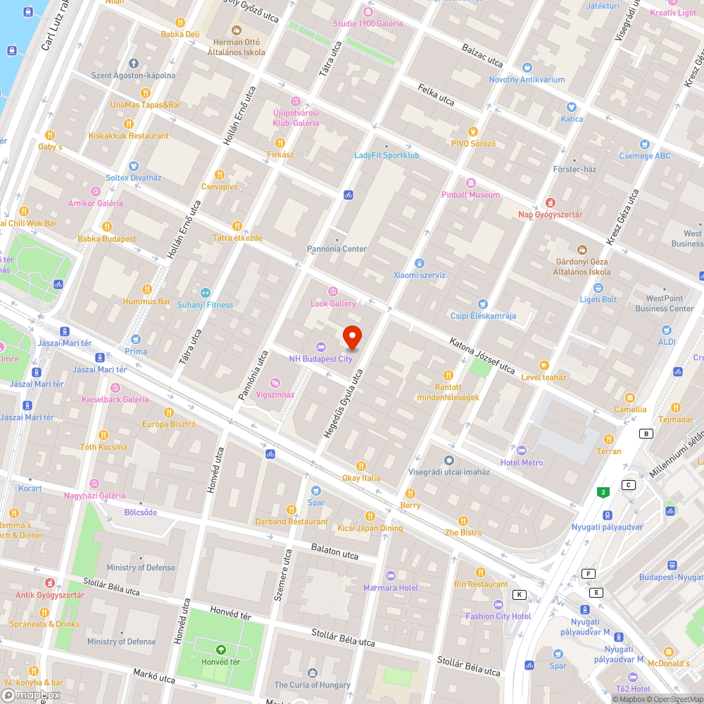 Napok óta itt van a járdán ez a nagymennyiségű szemét bejelentés helye