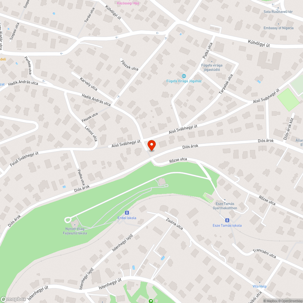 Hiányzó burkolat és rámpára folyt föld bejelentés helye