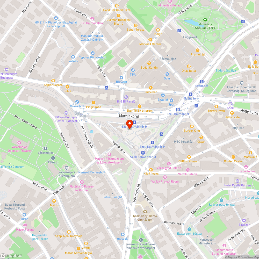 Rohadó, szétesett padok a Széll Kálmán téren bejelentés helye