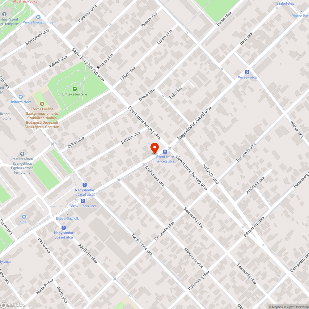 Elhagyott oszlophoz láncolt robogó bejelentés helye