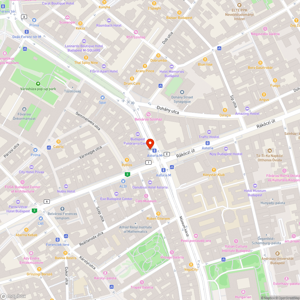 Üres virágládák az Astoria 2 árkádsora alatt bejelentés helye