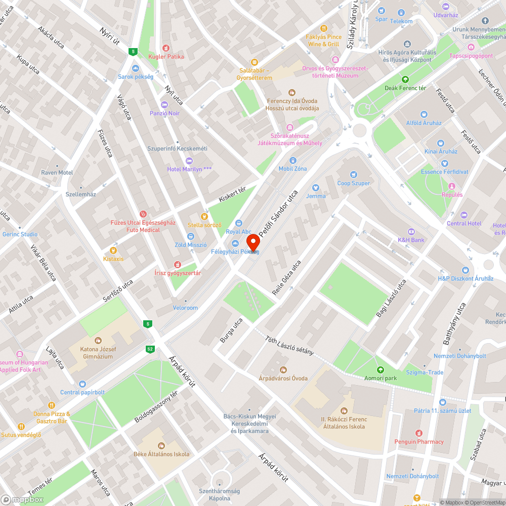 Tönkrement padok és hiányos térkő a Petőfi Sándor utcán bejelentés helye