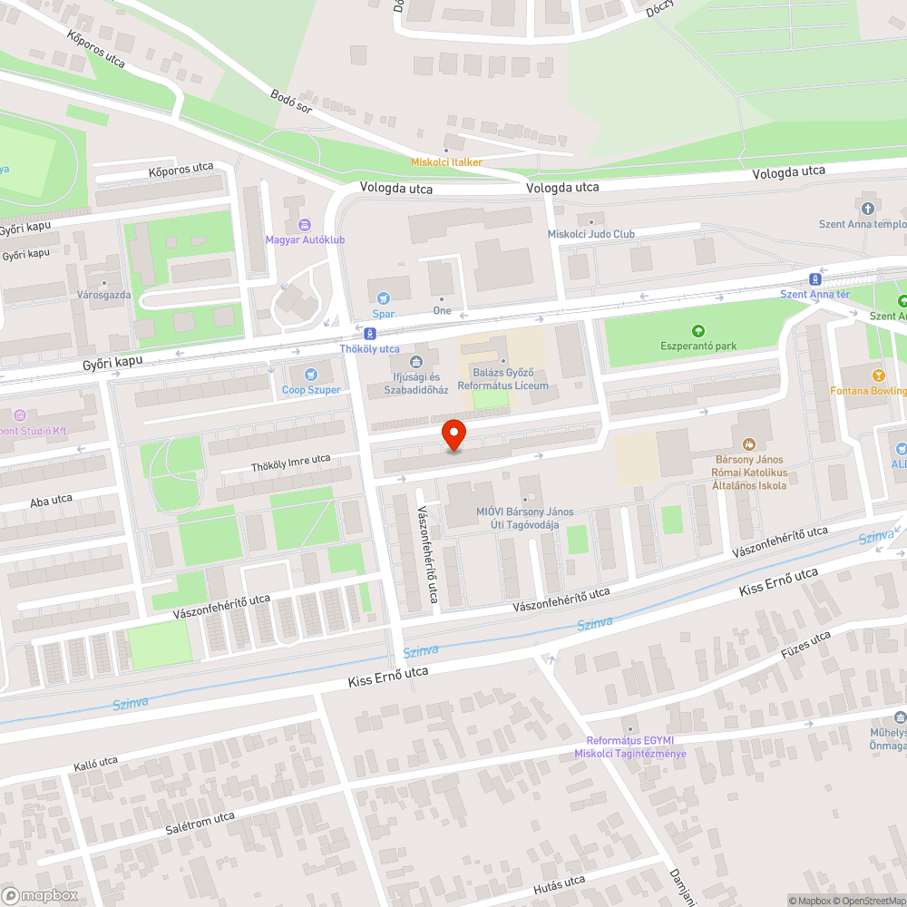 Folyamatos, mindennapos szemét ablakon kidobálás bejelentés helye