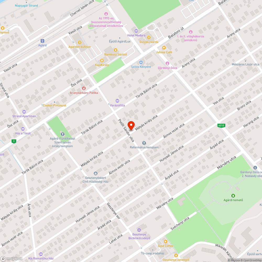 Mátyás király és Petőfi utca sarkán lévő lámpa nem ég bejelentés helye