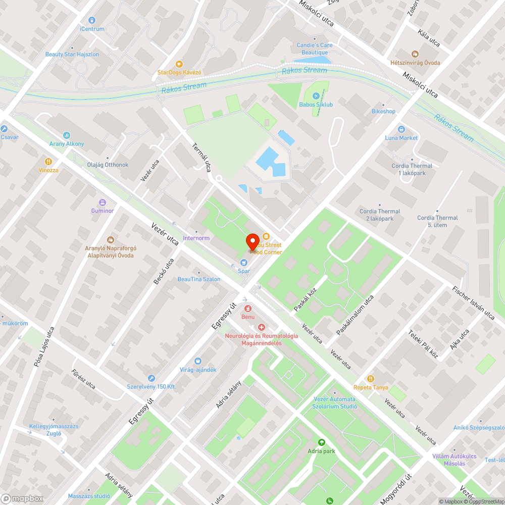 Felbontott járda hónapok óta bejelentés helye