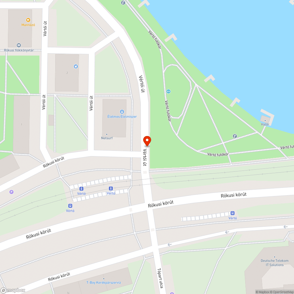 Kátyú a megsüllyedt csatornafedél körül - Vértói út 1. bejelentés helye