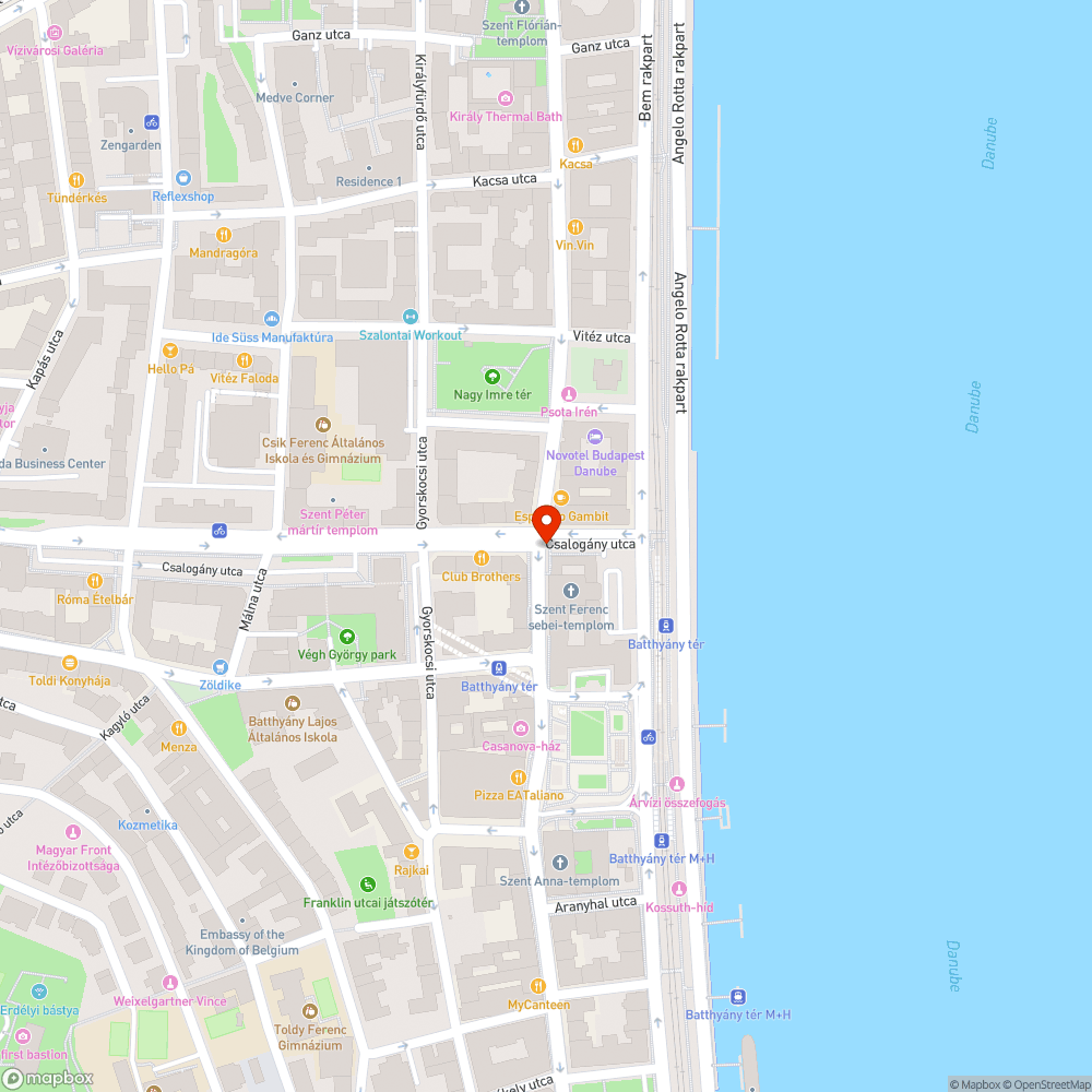 Megfordított főútvonal tábla és sávjelző tábla bejelentés helye