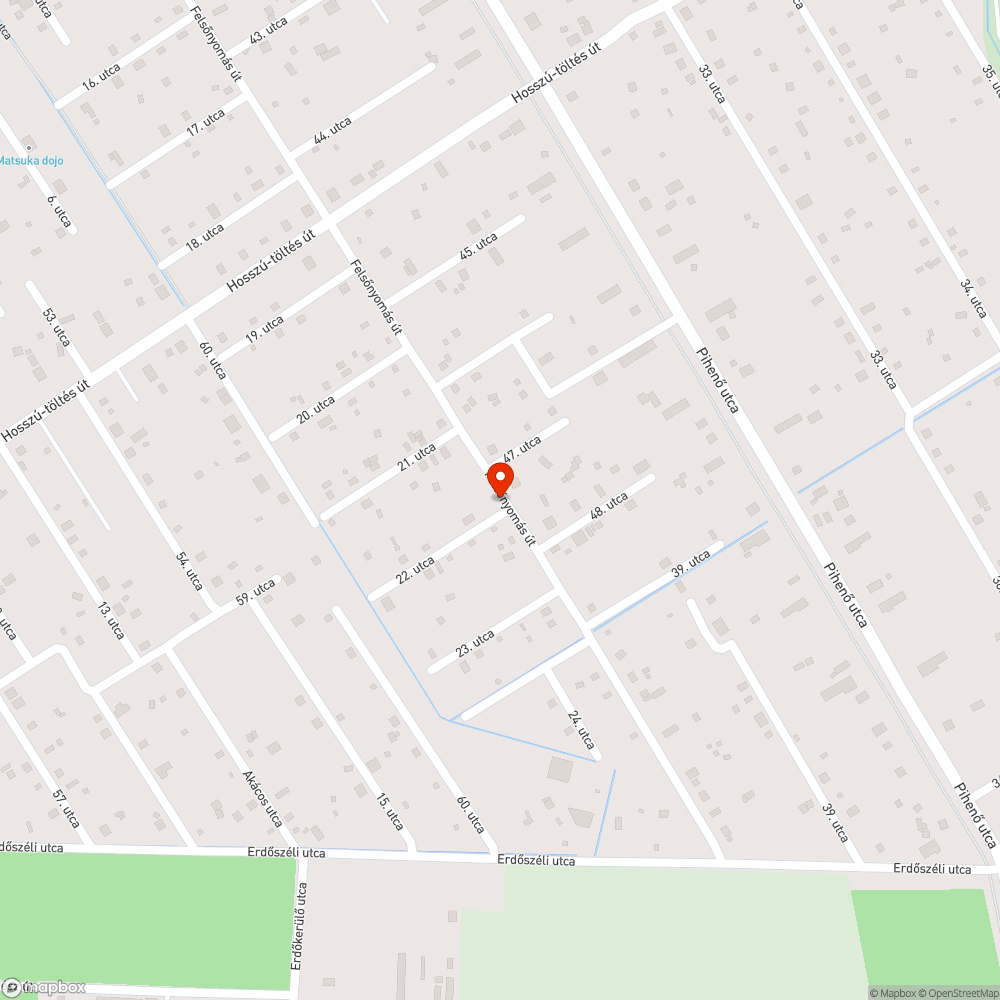 Szétdobált, félig elásott gumik. bejelentés helye