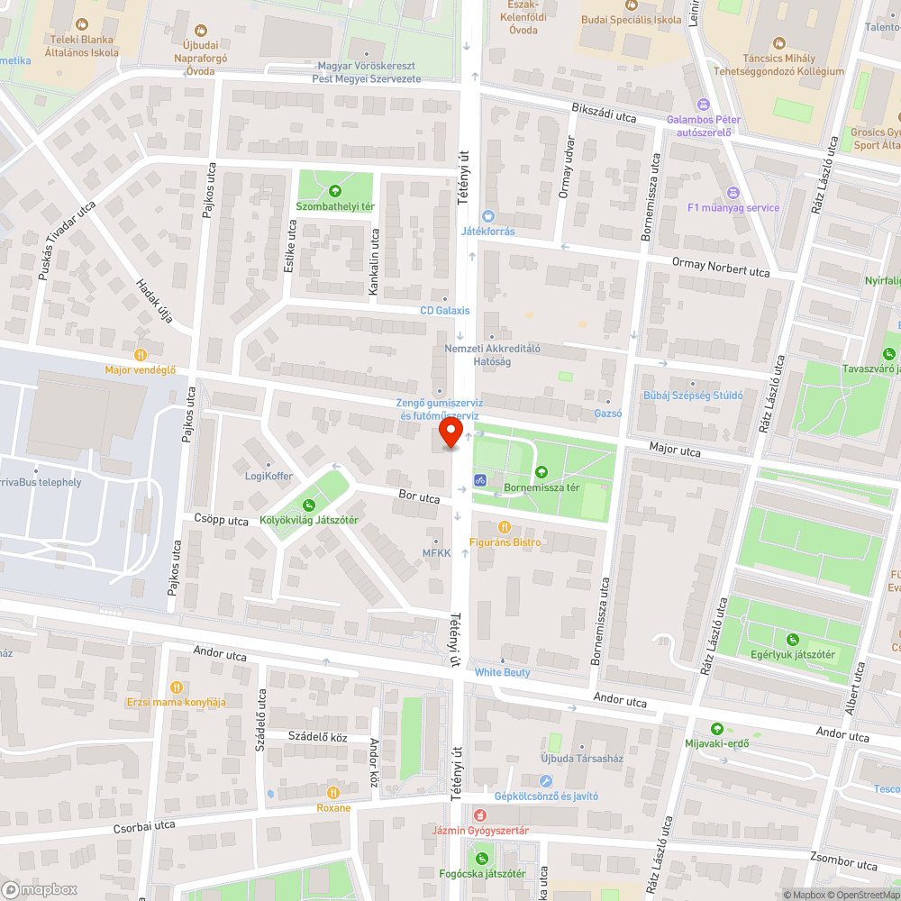 Buszmegálló várakozó közepén bejelentés helye