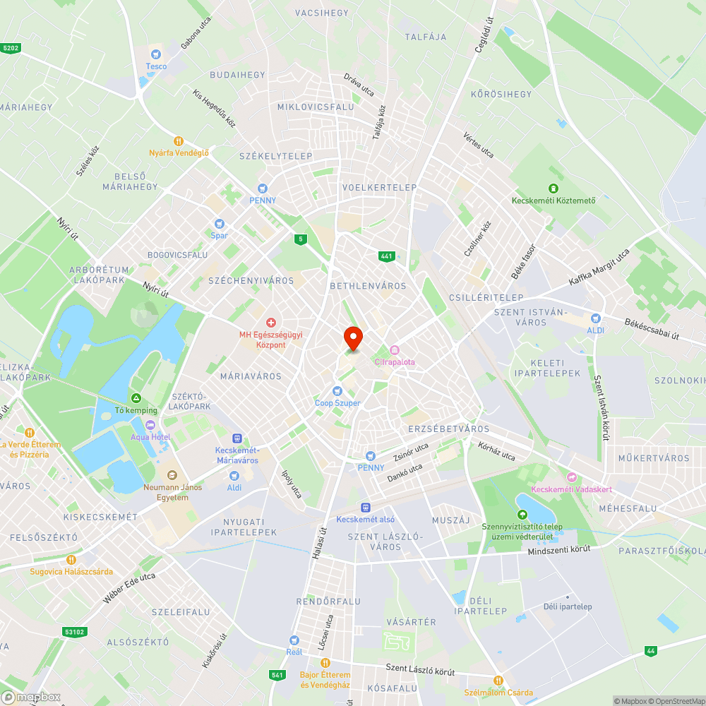 Gazdátlan jelzőtáblák az Aranyhomok Szálloda mögött bejelentés helye