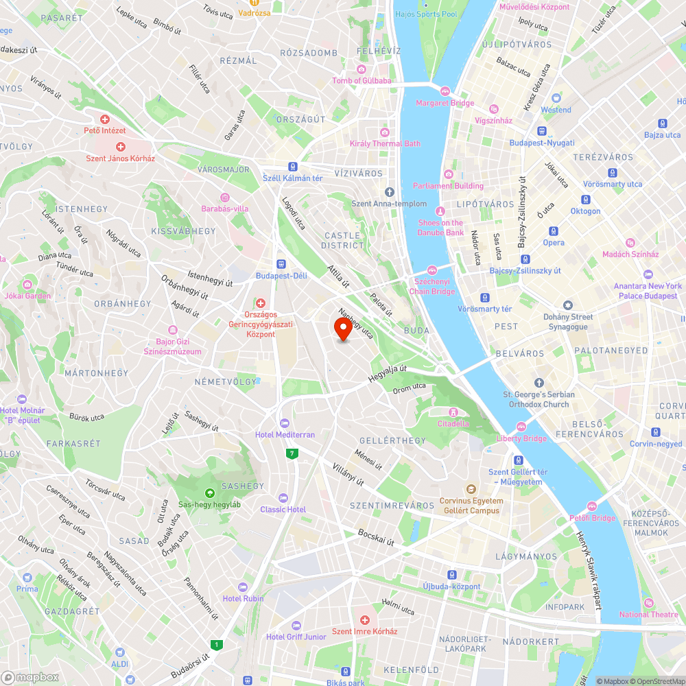 Rendezetlen térkövek a tavaly átadott járda szélén bejelentés helye