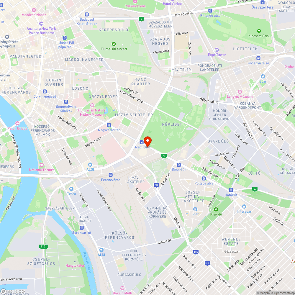 Sövény teljes gondozatlansága miatt alig használható a járda bejelentés helye