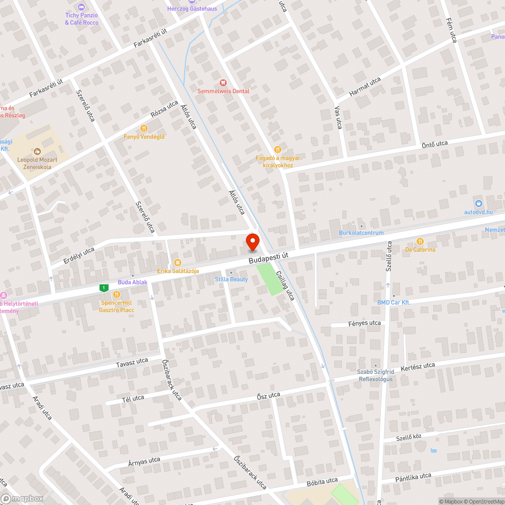 Súlyosan bemélyedt csatornafedél bejelentés helye