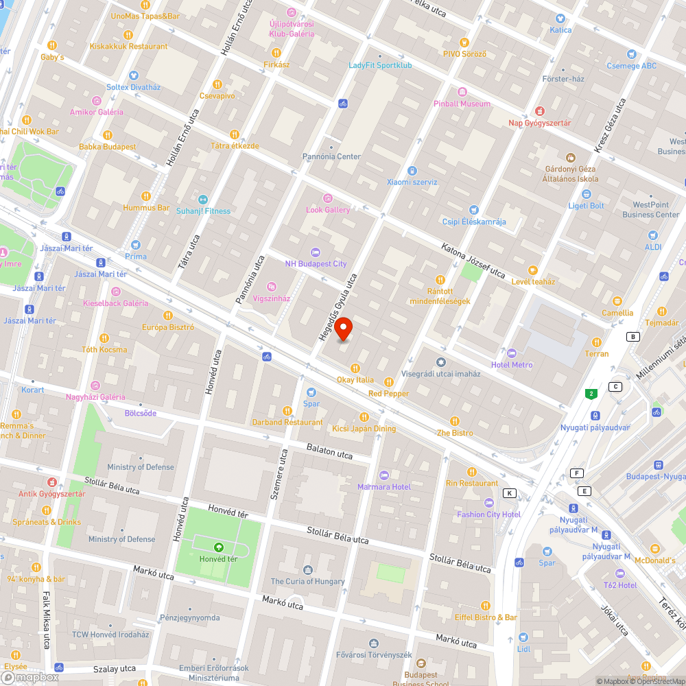 Bőrönd szemét a ház előtt a lépcsőn bejelentés helye