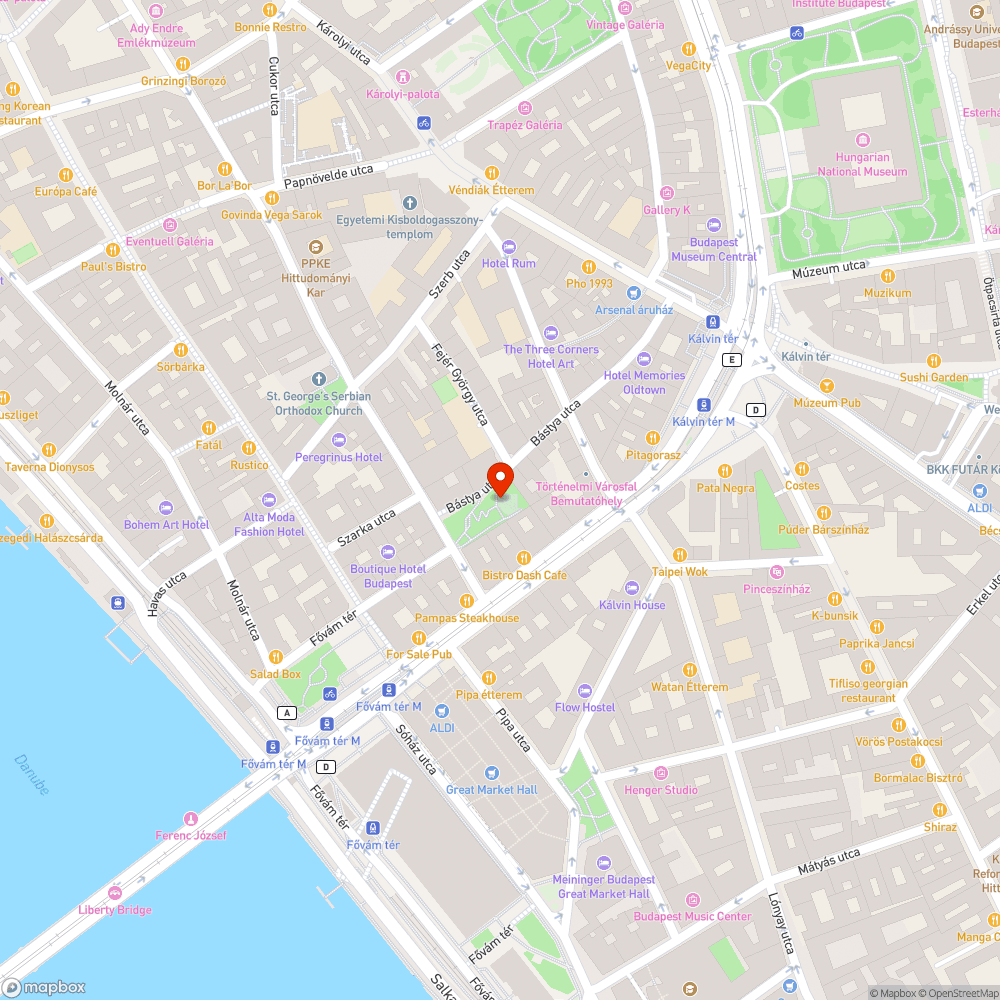 Focipálya plexi faláról lejött a védőcső bejelentés helye