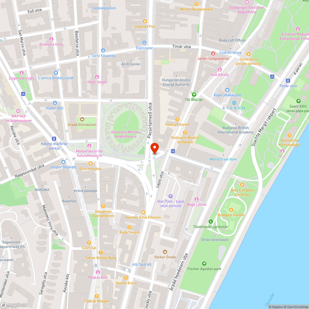 megrongált tájékoztató tábla darabja bejelentés helye