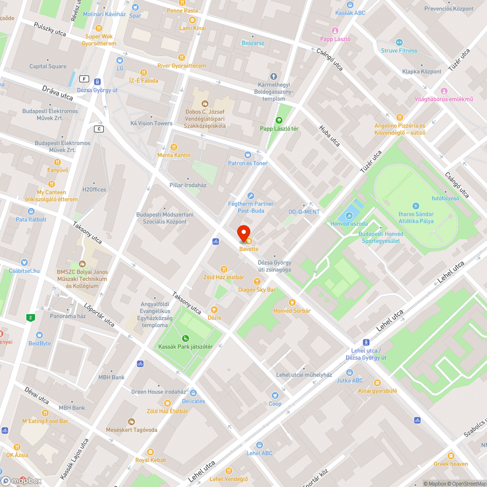 Járdára lógó kábelek, kidöntött doboz bejelentés helye