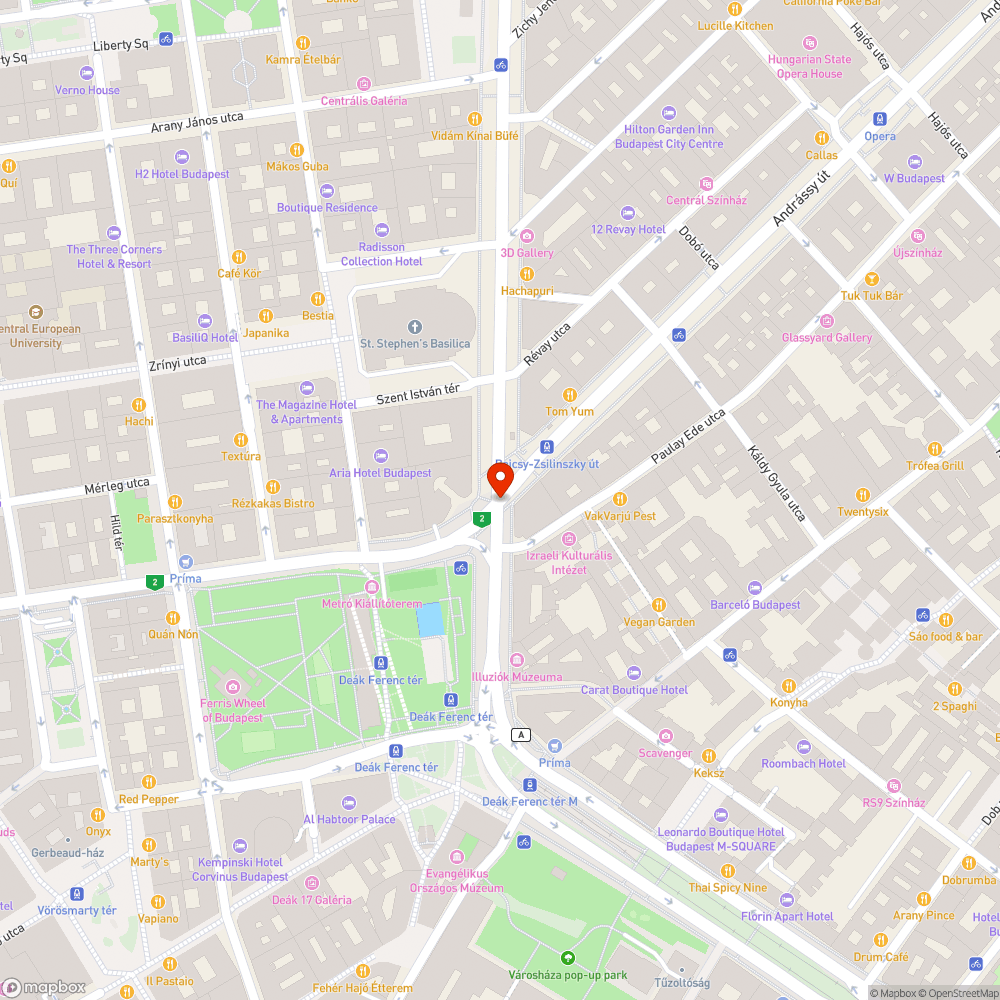 Raiffeisen bank előtt elfoglalták a járdát bejelentés helye