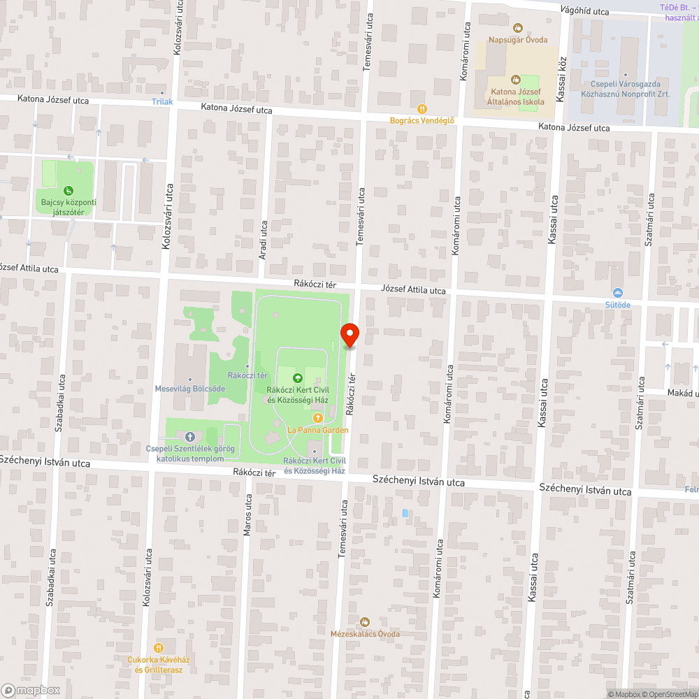 Zöldhulladékkal borított parkoló/járda bejelentés helye