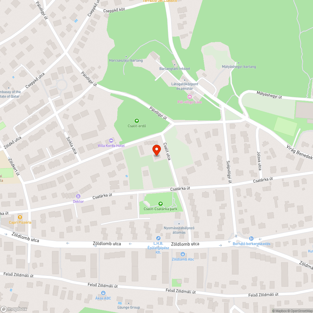 Autókra veszélyes kátyú egy csatornafedél körül bejelentés helye