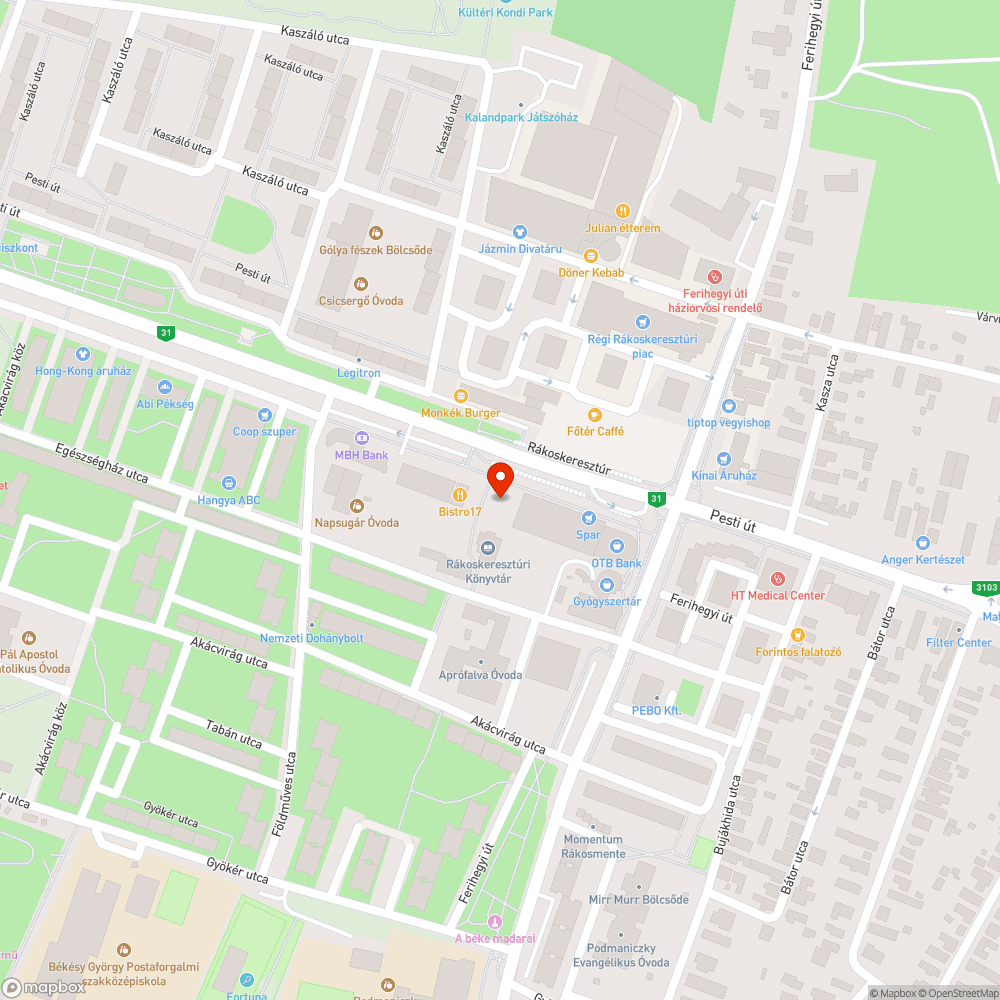 Őrjöngő fiatalok a könyvtár melletti téren bejelentés helye