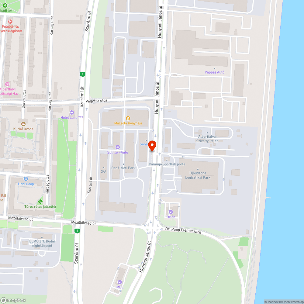 Sártenger a buszmegálló mellett a Hunyadi János úton bejelentés helye