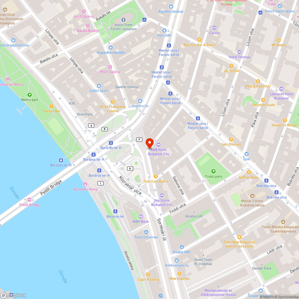 Hotel terasza miatt a járda leszűkült bejelentés helye