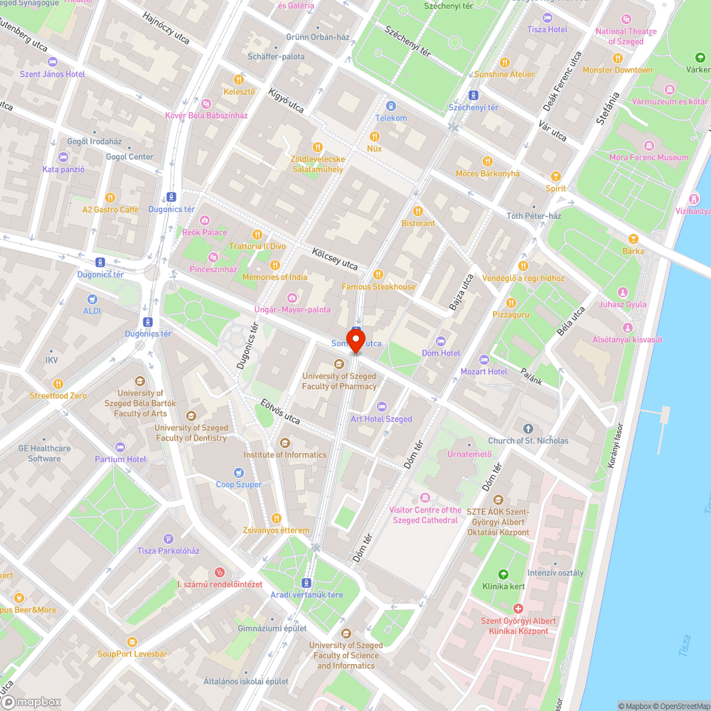 Alacsonyan lévő táblák a kereszteződésben bejelentés helye